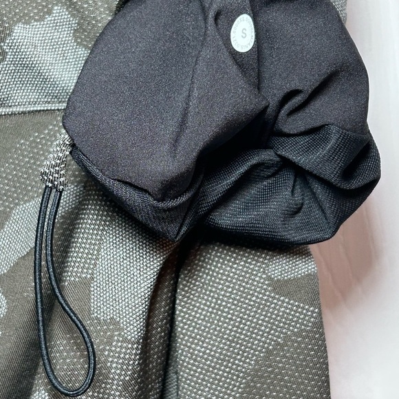 80. Lululemon Men’s T.H.E. Short 9" *Linerless- Mesh Camo Dark Olive/ Size Small - Picture 8 of 9